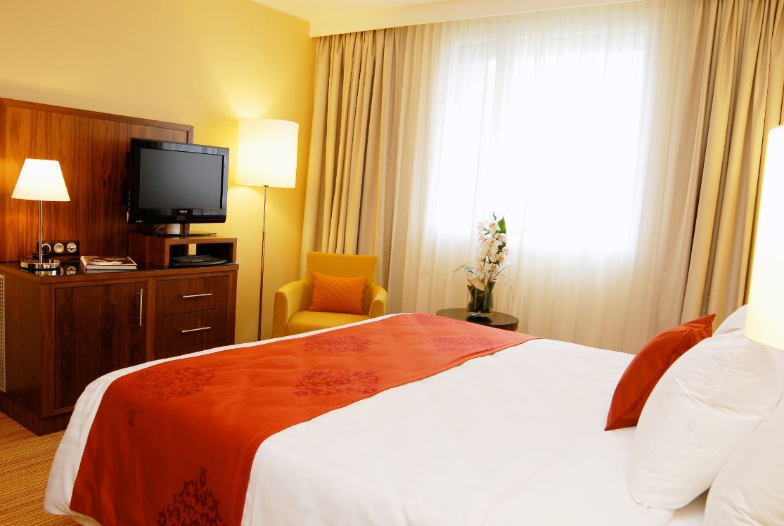 Courtyard By Marriott Toulouse Airport Hotel Room photo